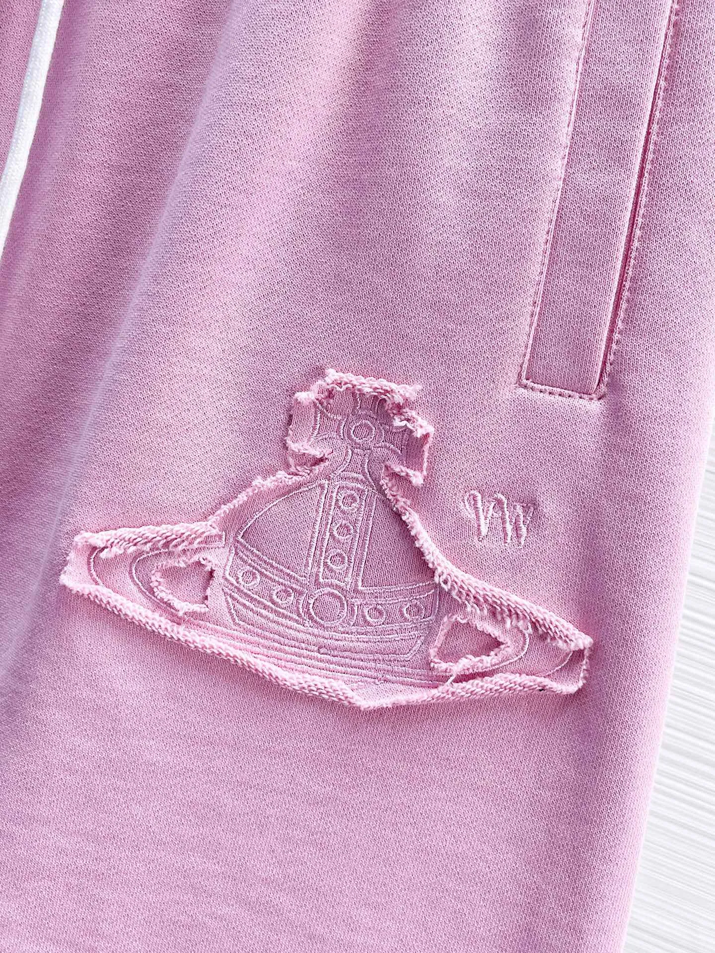 The Queen Mother's three-standard complete 2026 summer New Arrival men's casual shorts, advanced custom-made fabric Breathable fabric, Breathable elasticity and comfort, impeccable details, top-grade accessories, original logo design concept, delicate and soft feel! The upper body fit is awesome! Size: M-XXXL Please state your height and weight when ordering